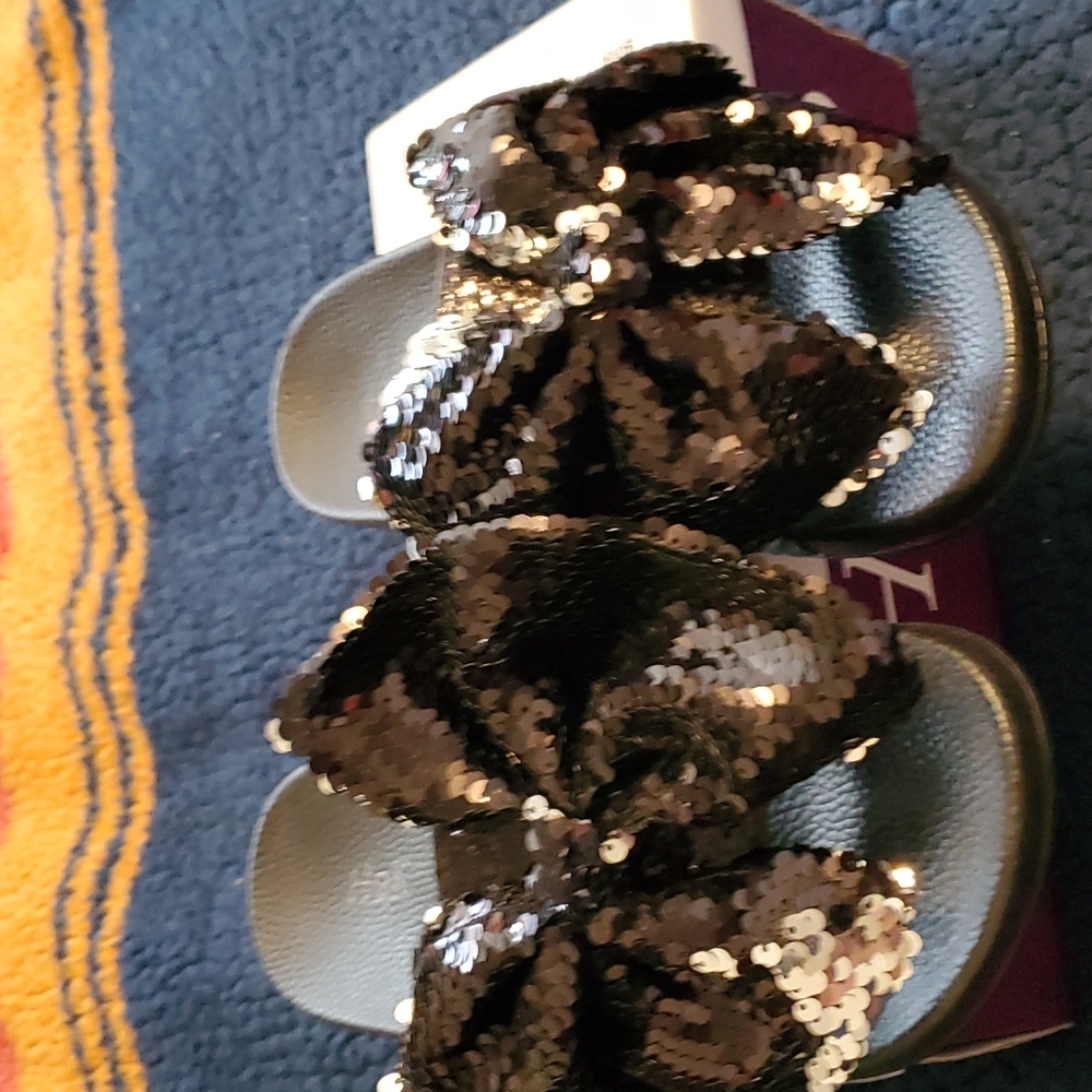 Women's Slides